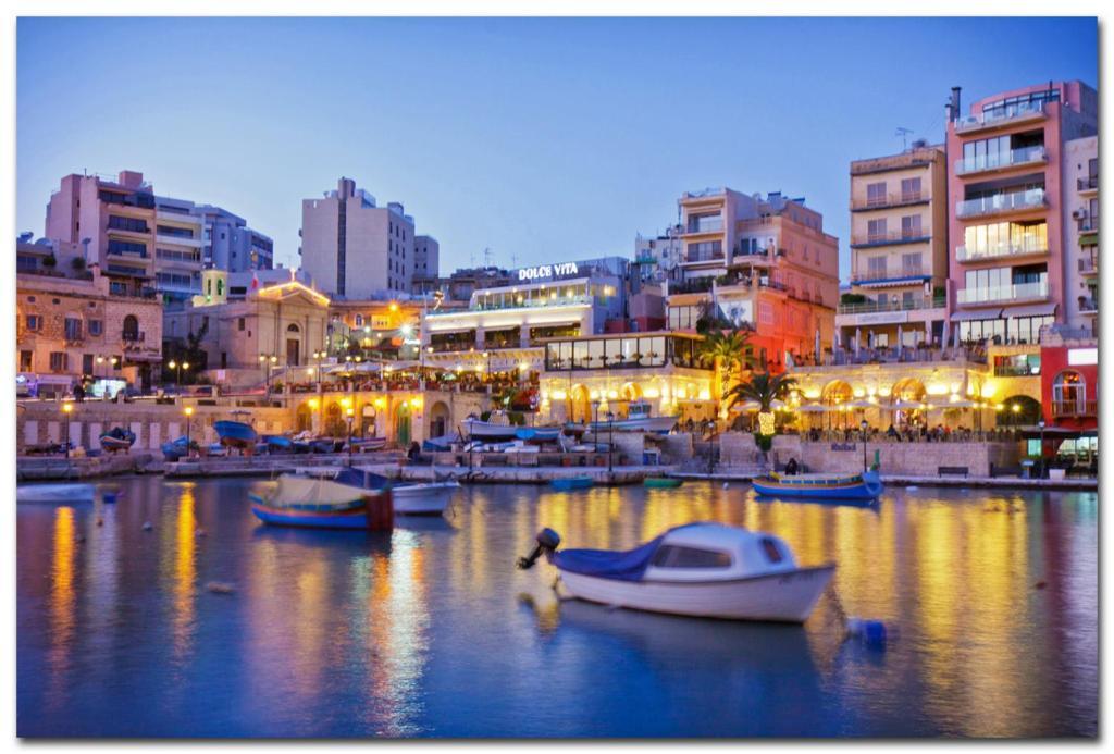 Splendid Seaside Retreat On Spinola Bay Lägenhet St. Julian's Exteriör bild